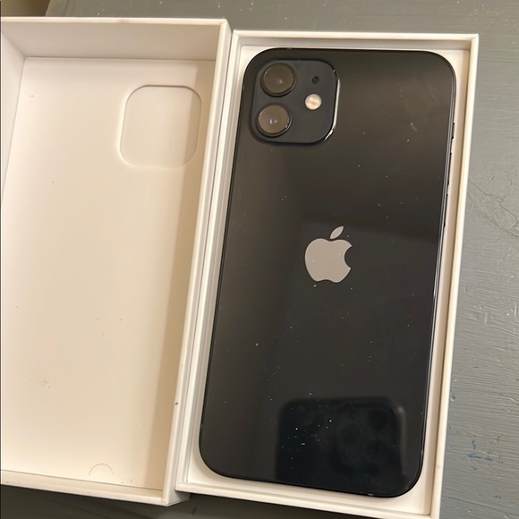 NEW Boxed IPhone 12 MGF43LL/A 64GB Apple iPhone Black Model A2172 New Unlocked - Picture 11 of 12